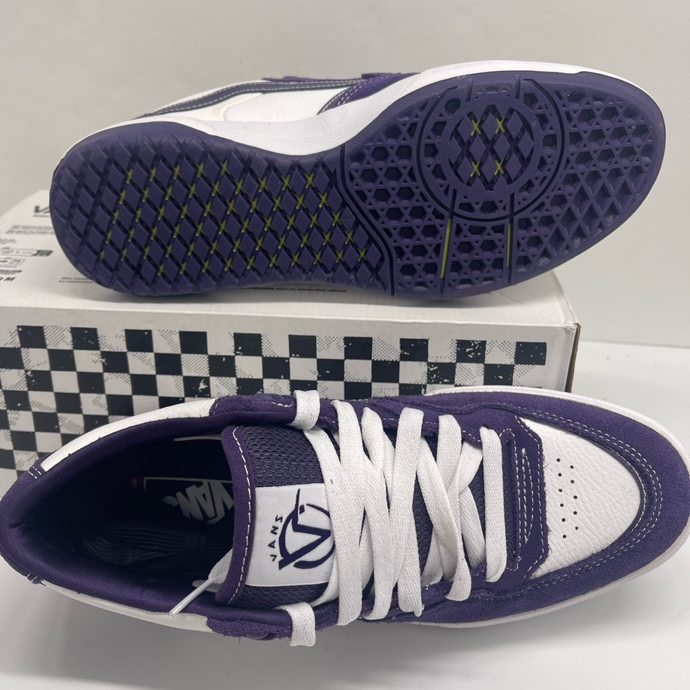 Vans Men's Purple and White Skate Rowan 2
Purple
VN000D3SPRP Sneakers - Picture 3 of 16